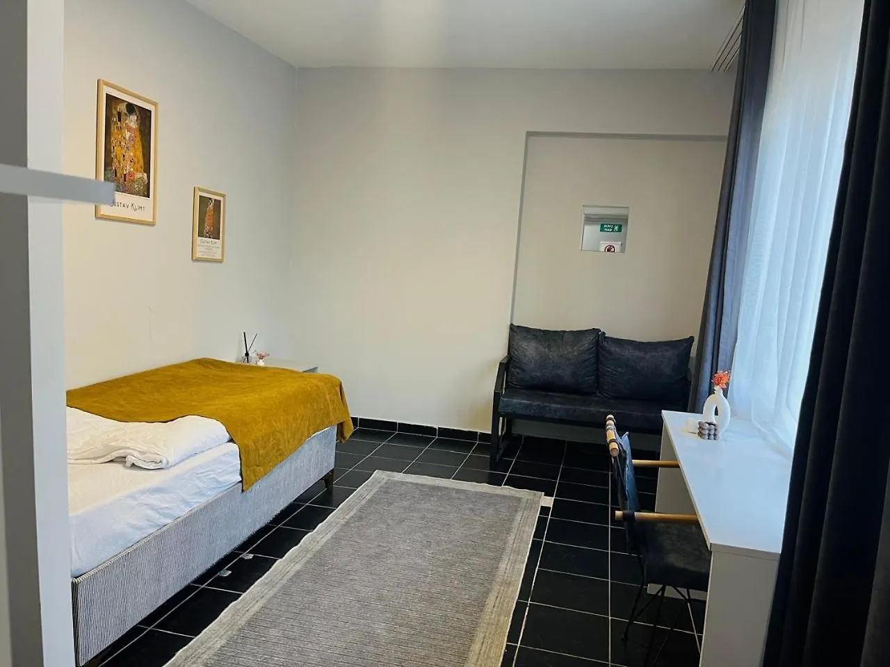 Aparthotel Room With A Common Bathroom In A Digital Nomad House 110 Istanboel